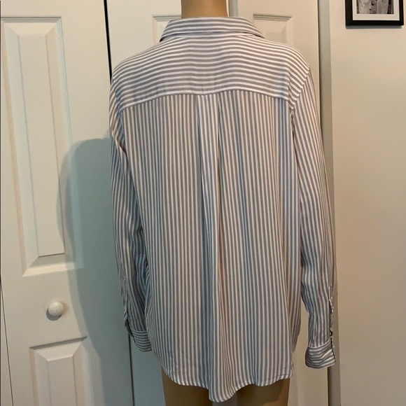 Liz Claiborne Blouse - Picture 4 of 4